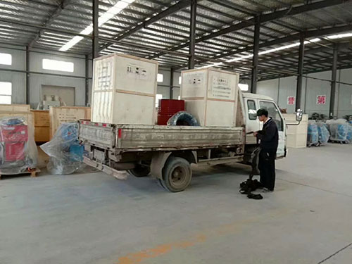 建筑高層外墻外聚氨酯保溫發(fā)泡機施工